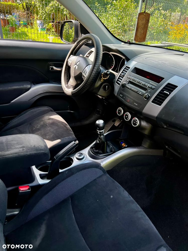 Mitsubishi Outlander - 15