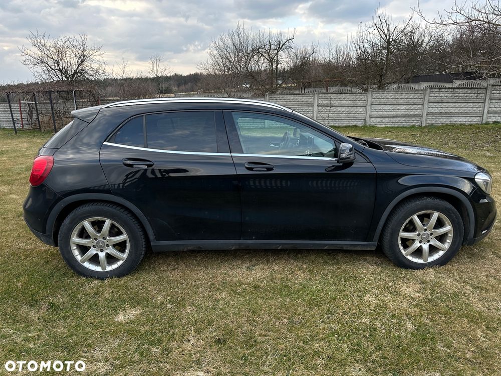 Mercedes-Benz GLA 220 d 4Matic 7G-DCT - 8