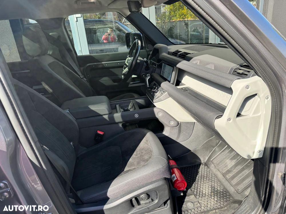 Land Rover Defender 110 2.0 P300 SE - 11