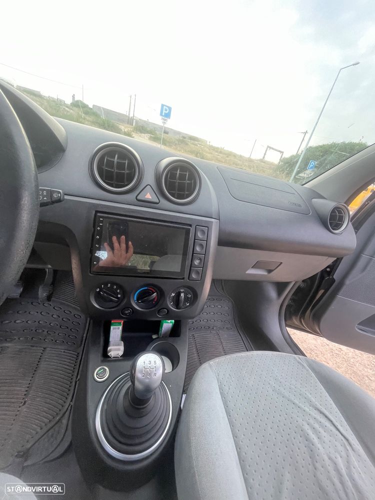 Ford Fiesta 1.4 Ghia - 4
