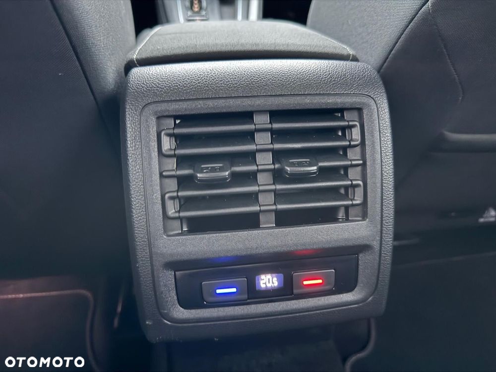 Volkswagen Golf - 30