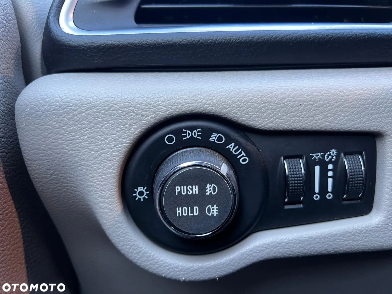 Chrysler Pacifica - 14
