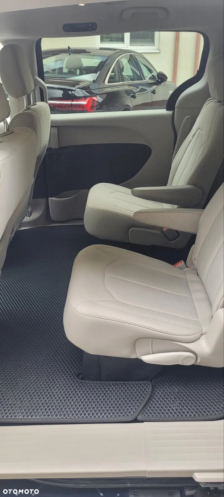 Chrysler Pacifica - 10