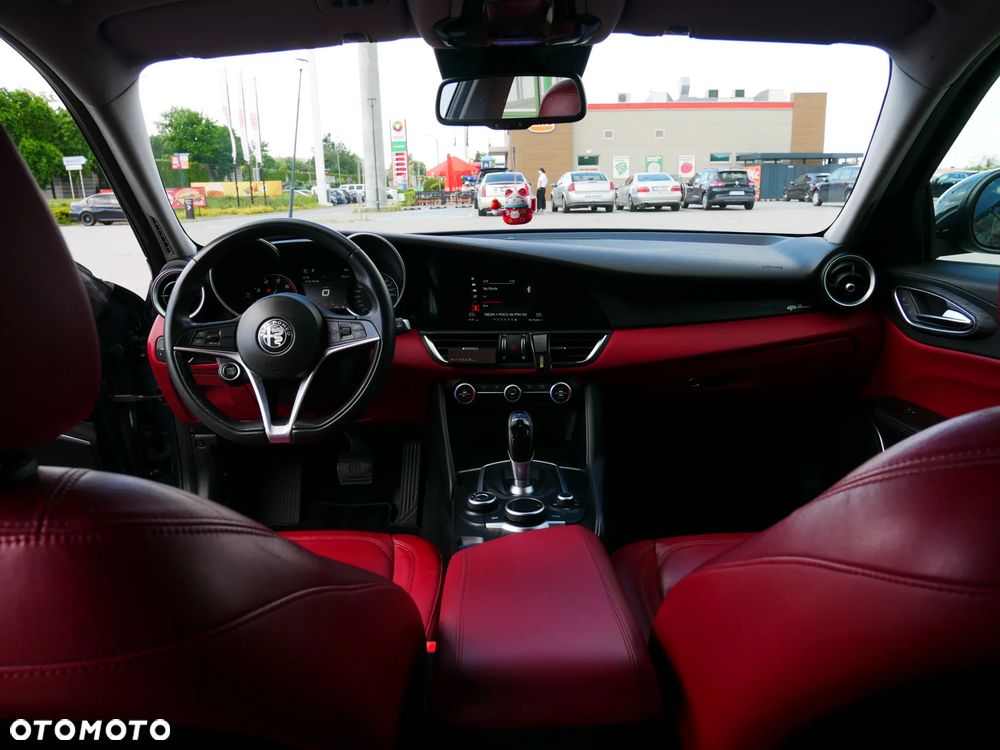 Alfa Romeo Giulia 2.0 Turbo 16V AT8 Veloce - 12