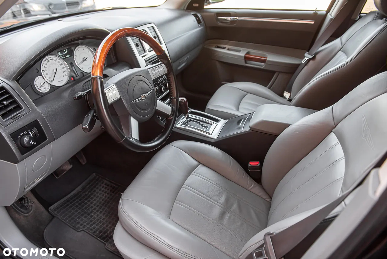 Chrysler 300C 5.7 V8 Hemi AWD - 21