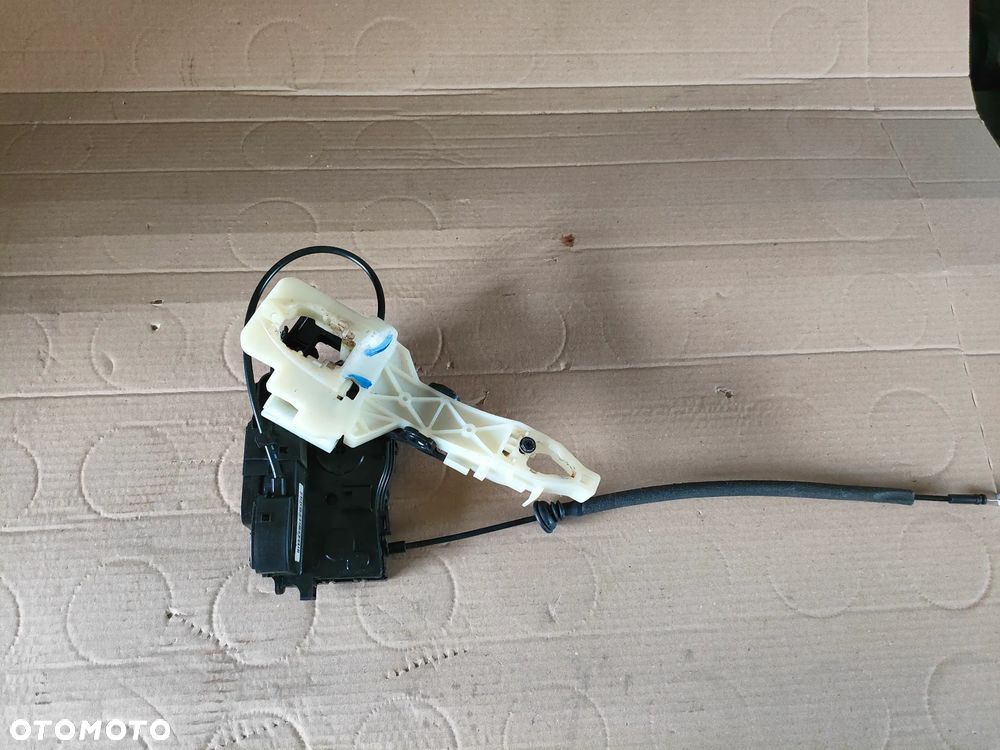 KIA VENGA 09- ZAMEK DRZWI PRAWY TYŁ 4-PIN - 6