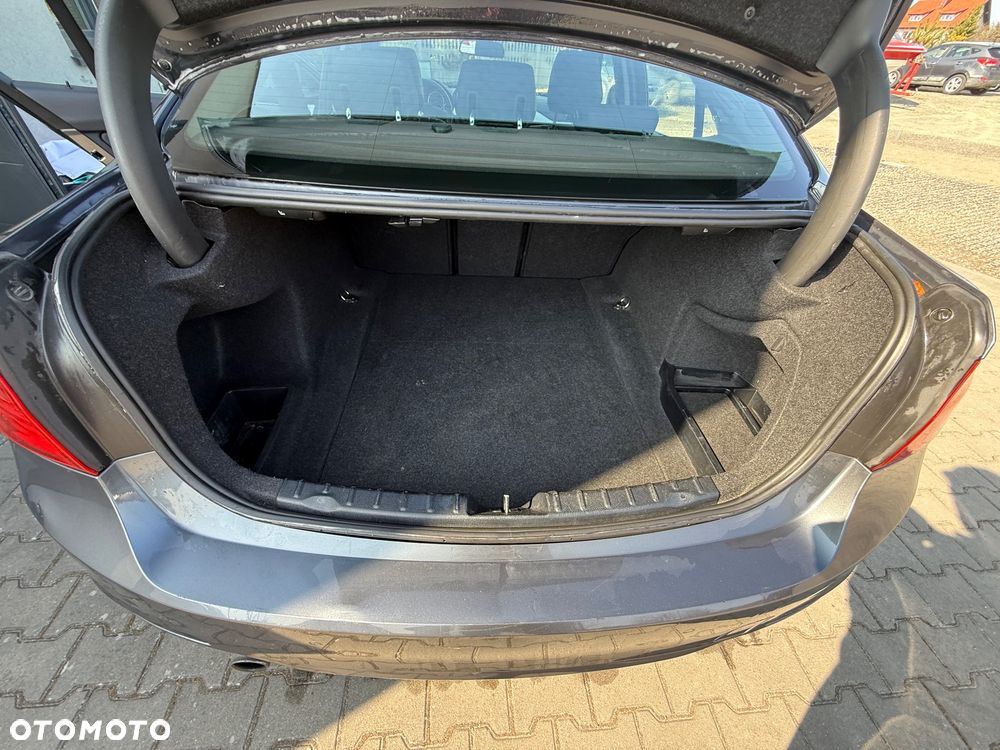 BMW Seria 3 318d Luxury Line - 24