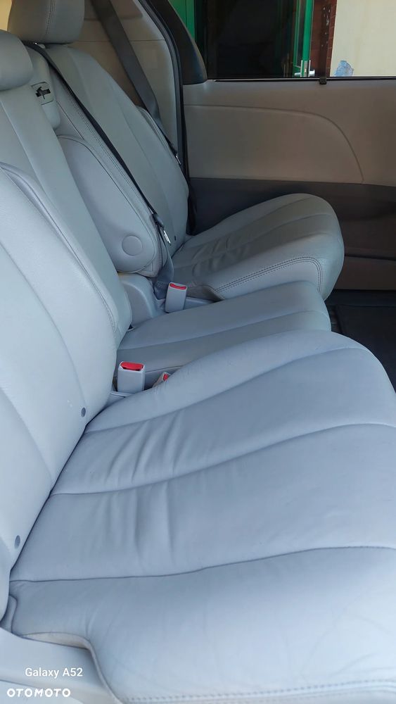 Toyota Sienna - 7