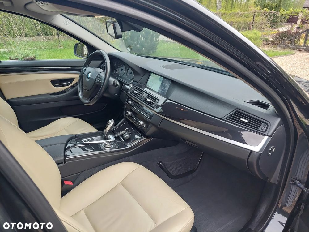BMW Seria 5 528i Sport-Aut - 23