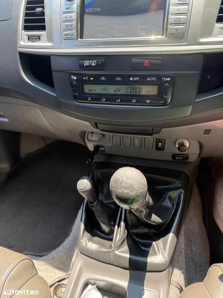 Toyota Hilux 4x4 Double Cab - 12