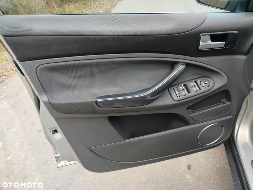 Ford Kuga 2.0 TDCi 2x4 Titanium - 21