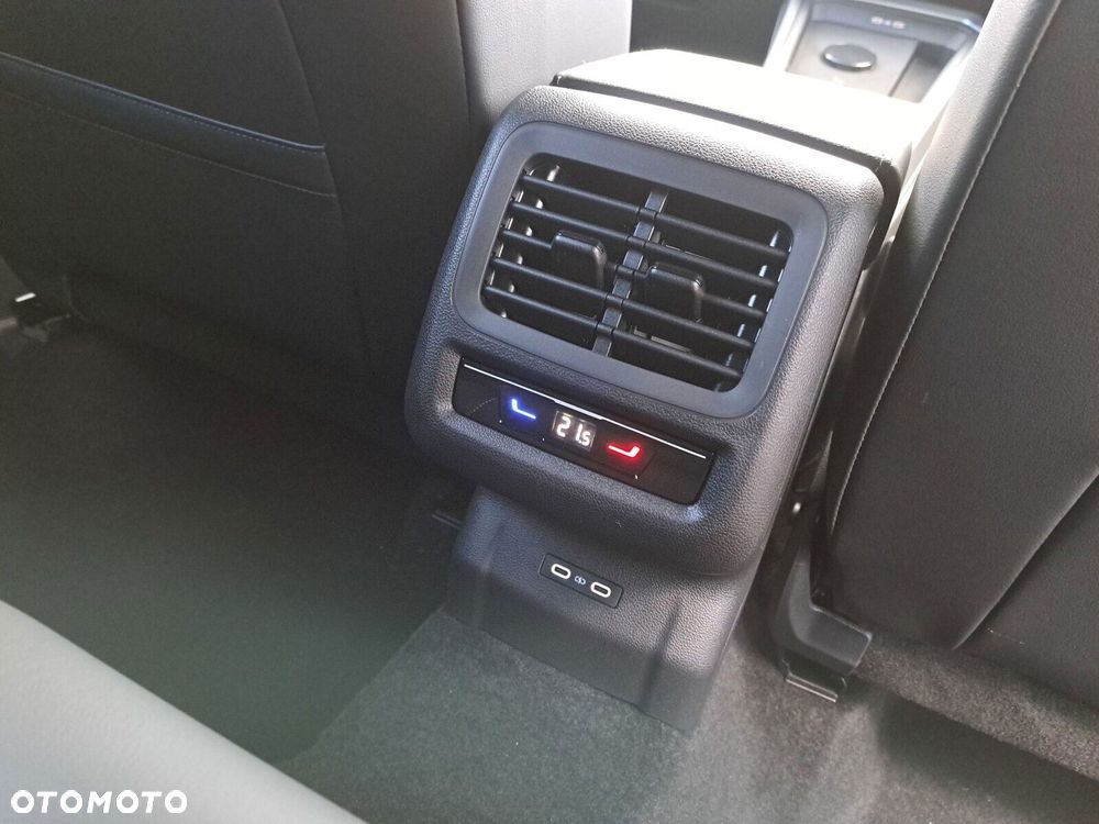 Volkswagen T-Roc 1.5 eTSI R-Line DSG - 25