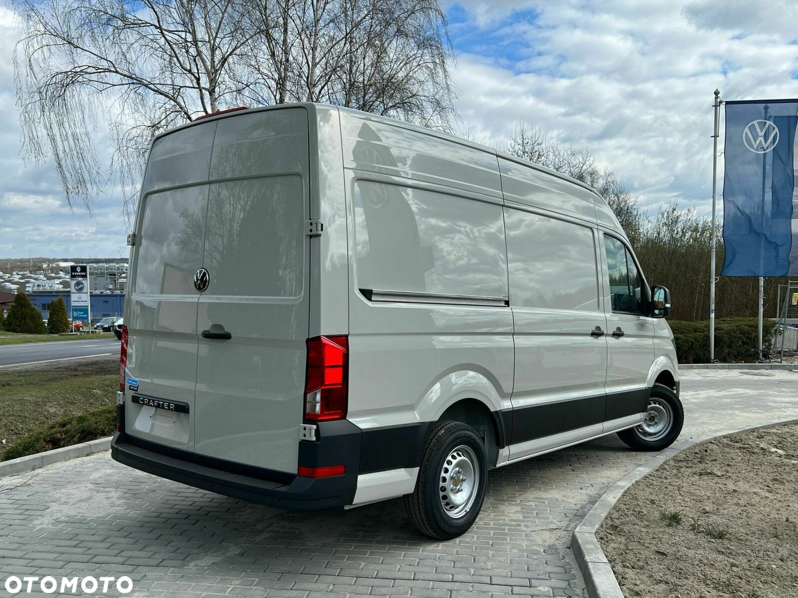 Volkswagen Crafter Crafter 35 Furgon z wysokim dachem silnik: 2,0 l EU6 SCR 140 KM / skrzynia biegów: automatyczna 8-biegowa rozstaw osi: 3640 mm - 5
