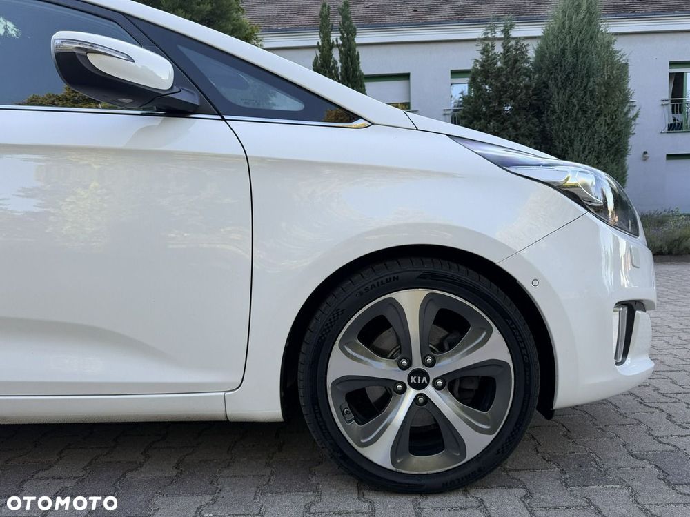 Kia Carens - 37