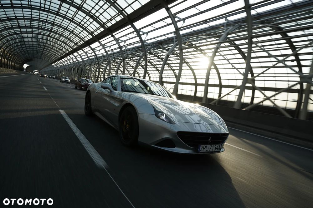 Ferrari California T - 5