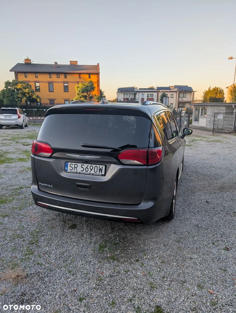 Chrysler Pacifica - 12