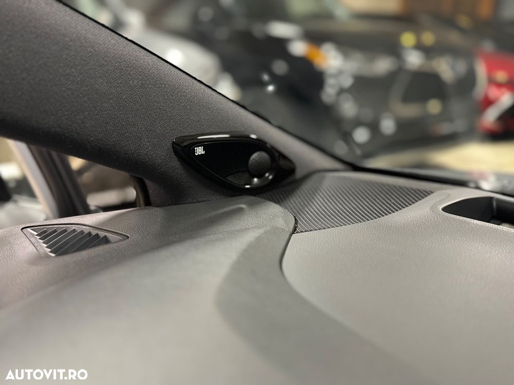 Toyota Corolla 2.0 HSD Exclusive Plus GR Sport Bi-Tone - 19