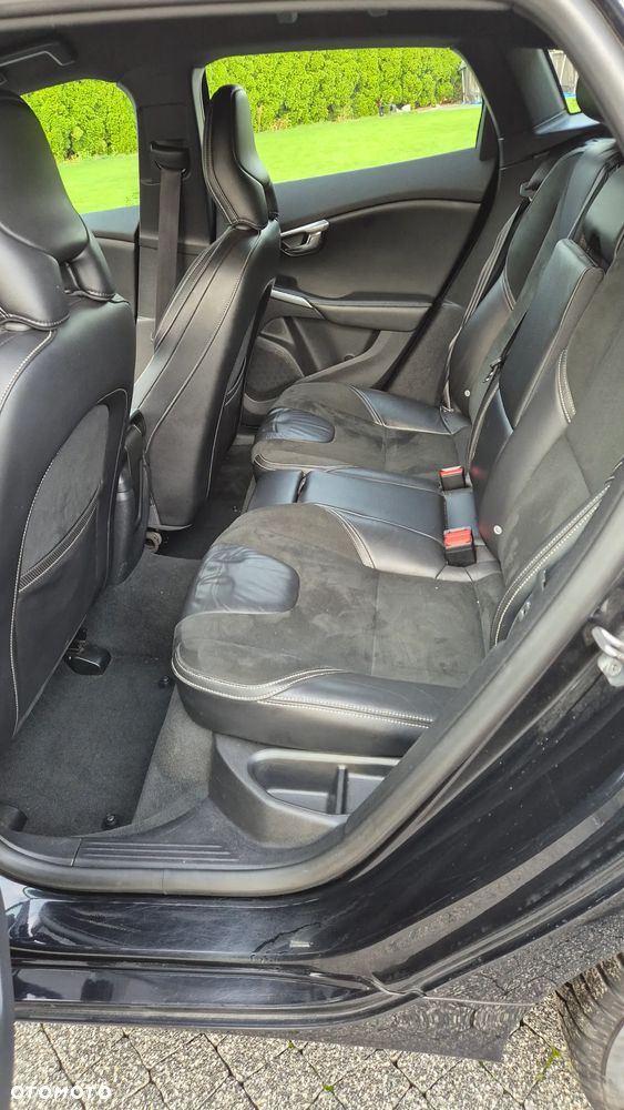 Volvo V40 D2 R-Design - 9