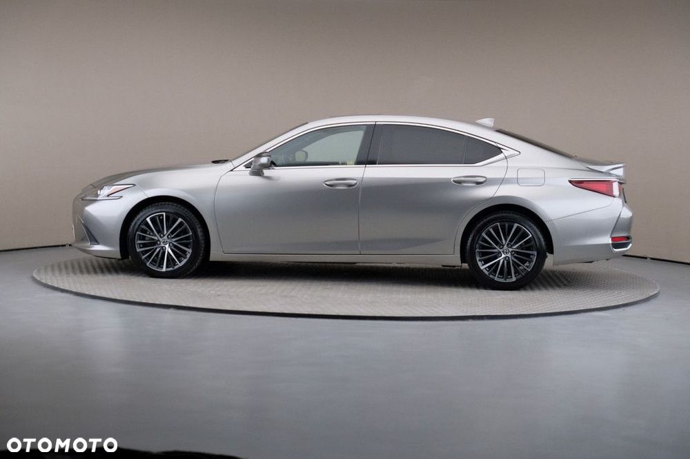 Lexus ES 300h Business Edition - 4