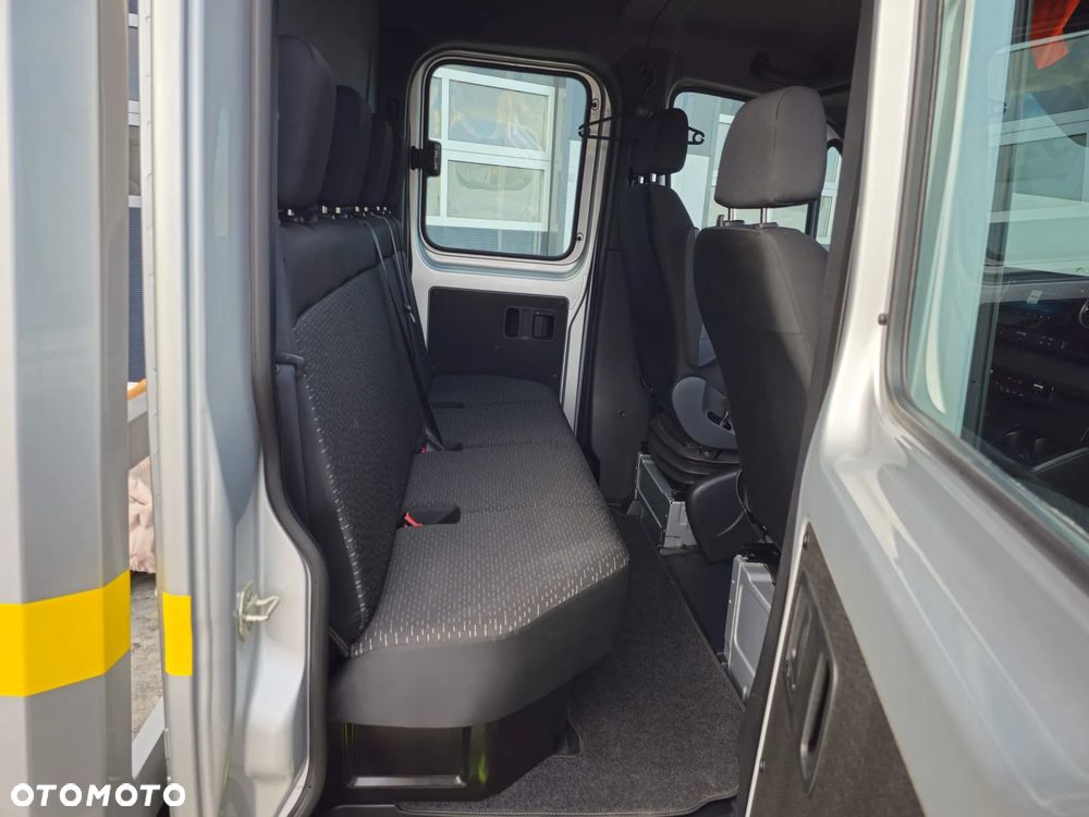 Mercedes-Benz Sprinter - 12