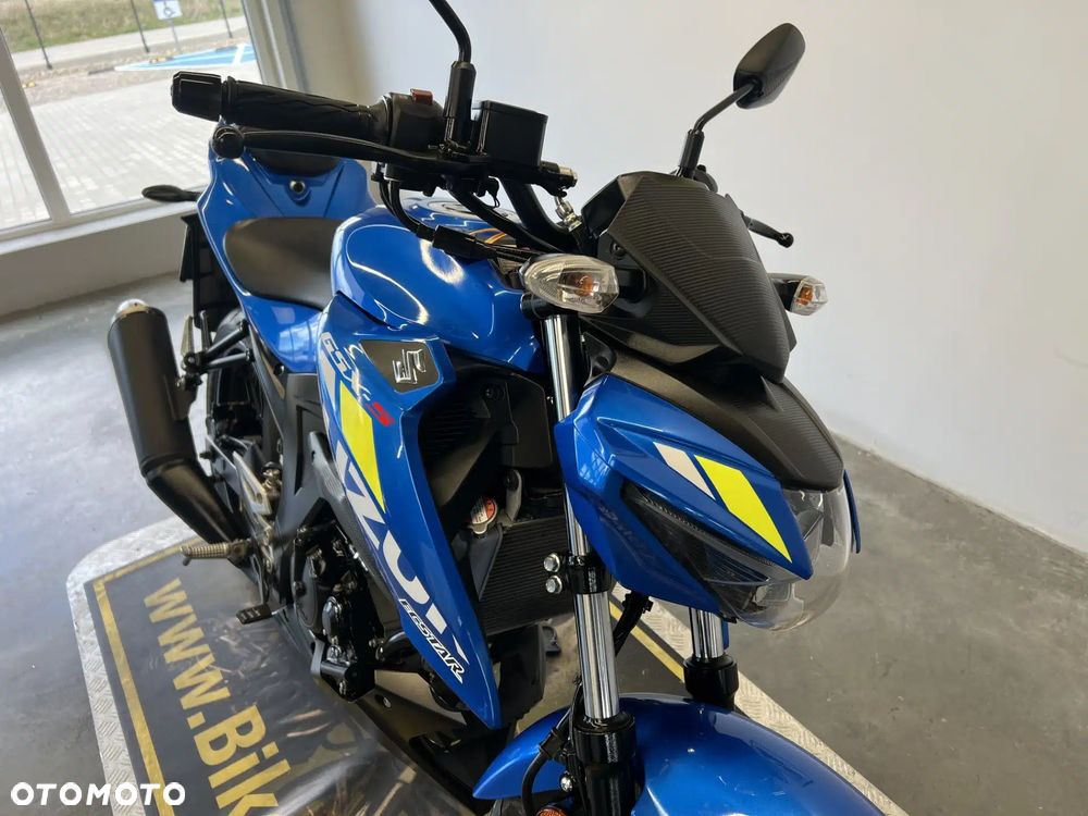 Suzuki GSX - 21
