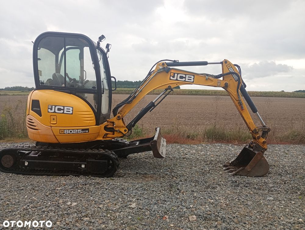 JCB 8025 - 11