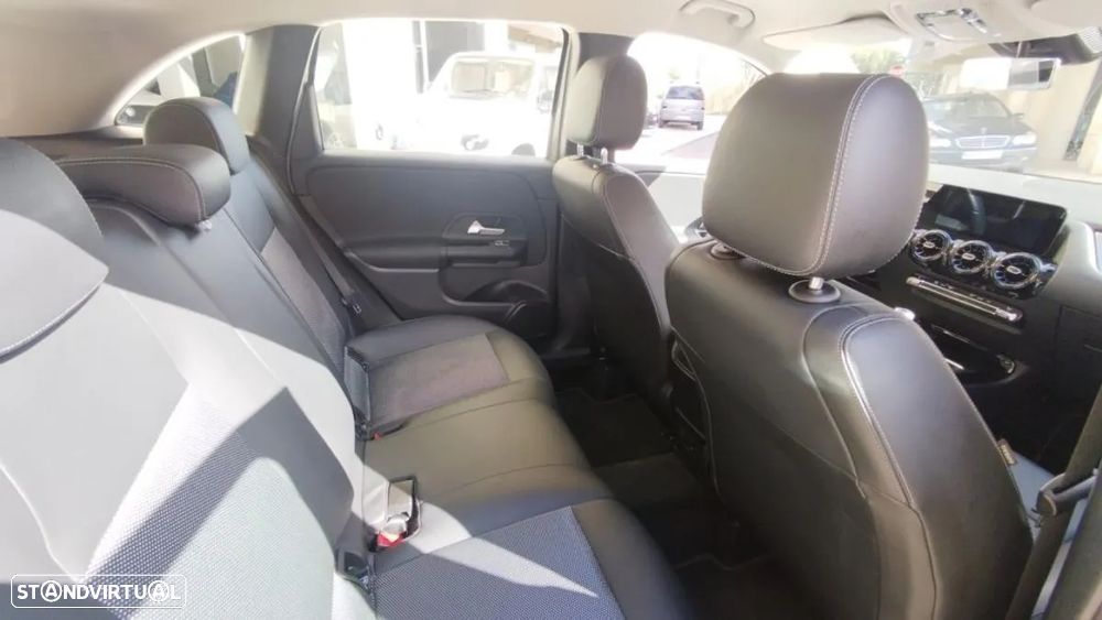 Mercedes-Benz B 180 d Style Plus - 12