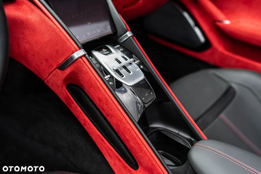 Ferrari Roma Spider - 30