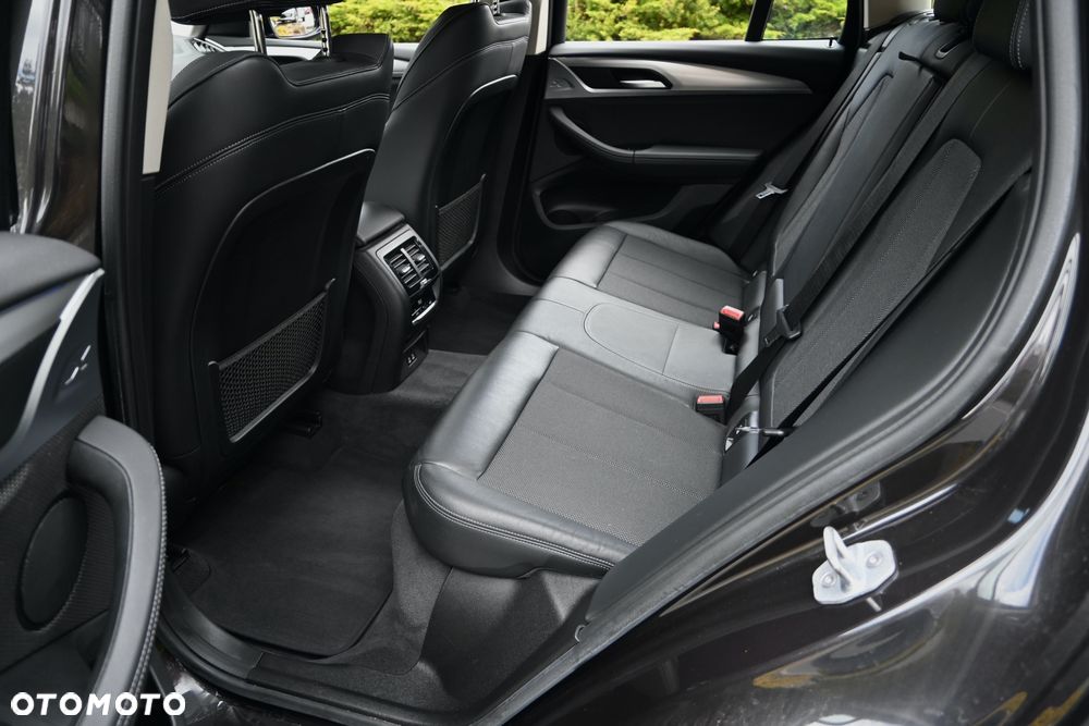 BMW X3 sDrive18d xLine sport - 29
