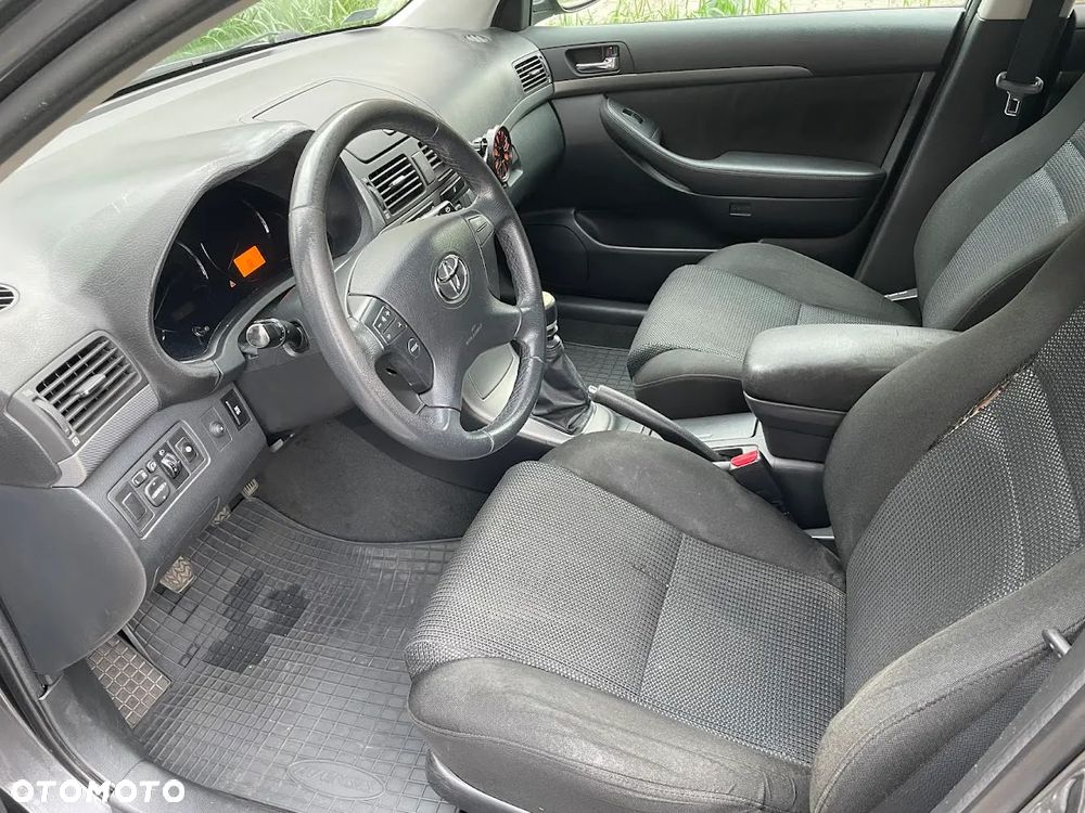 Toyota Avensis 2.0 D-4D Luna - 12