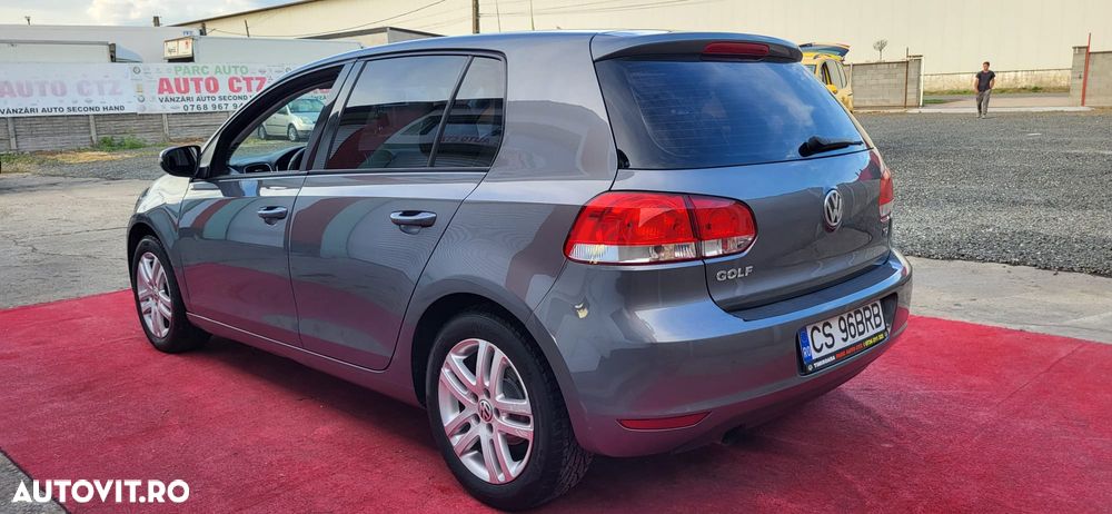 Volkswagen Golf - 6