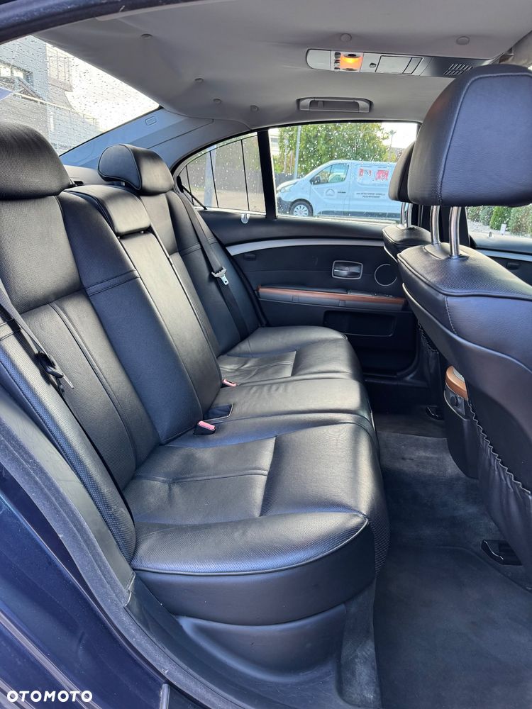 BMW Seria 7 745i - 11