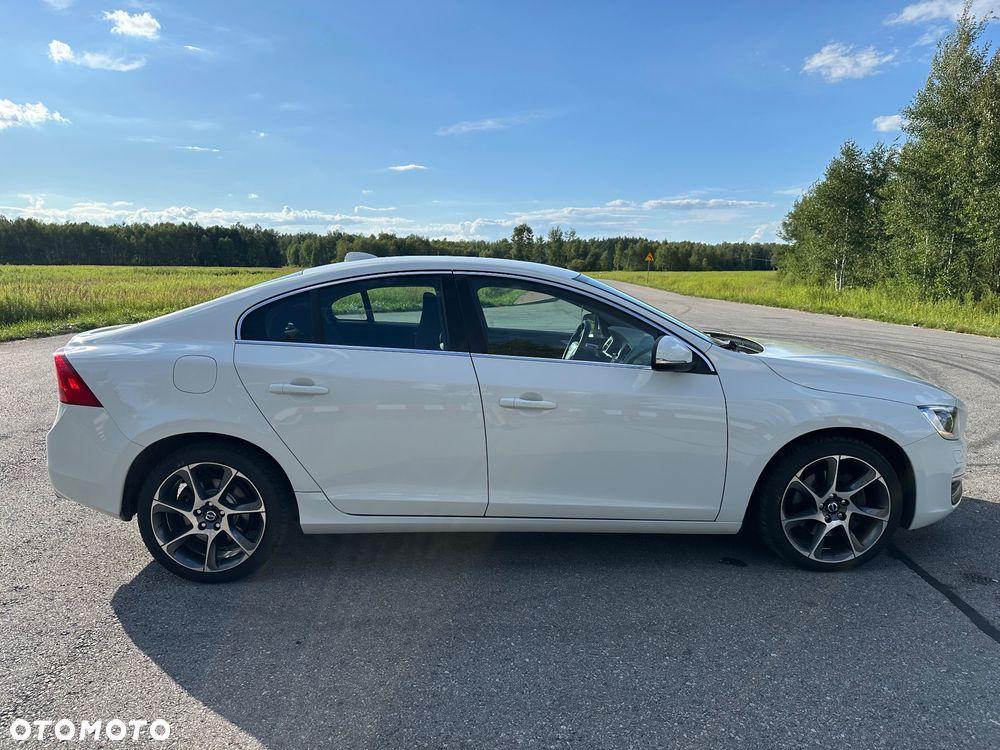 Volvo S60 D5 AWD Momentum - 4