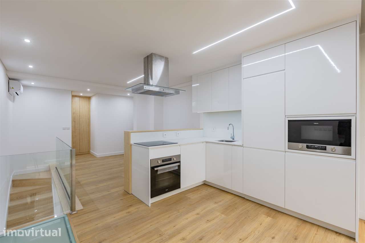 T0 Novo Centro Porto | T0 Duplex pronto Habitar Faria Guimarães - Grande imagem: 5/15