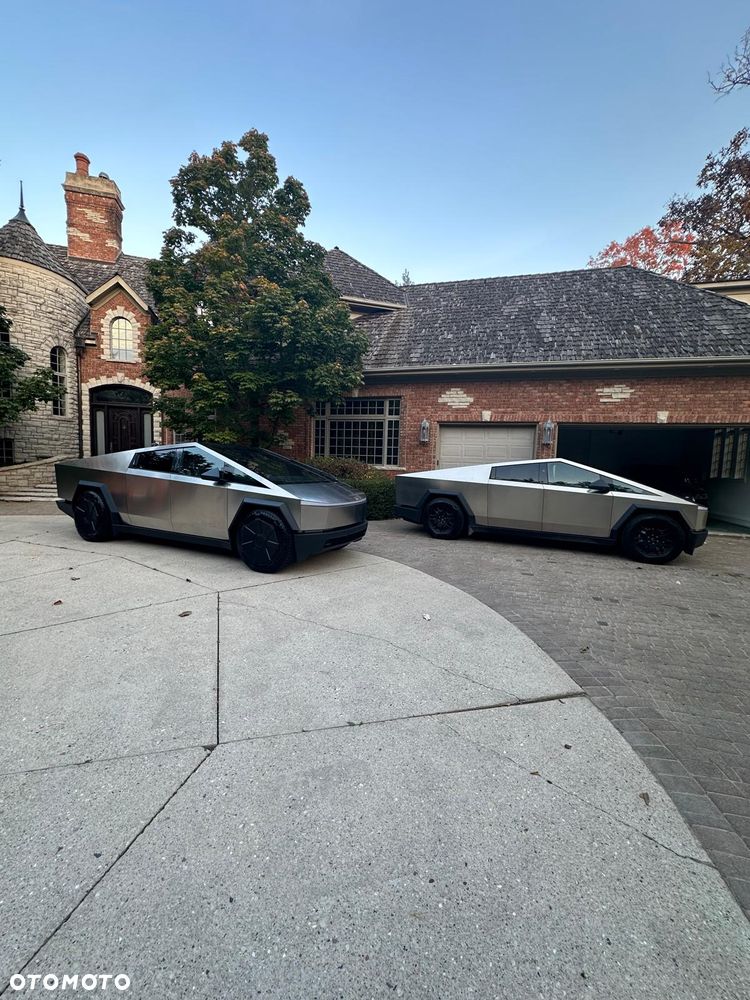 Tesla Cybertruck - 10
