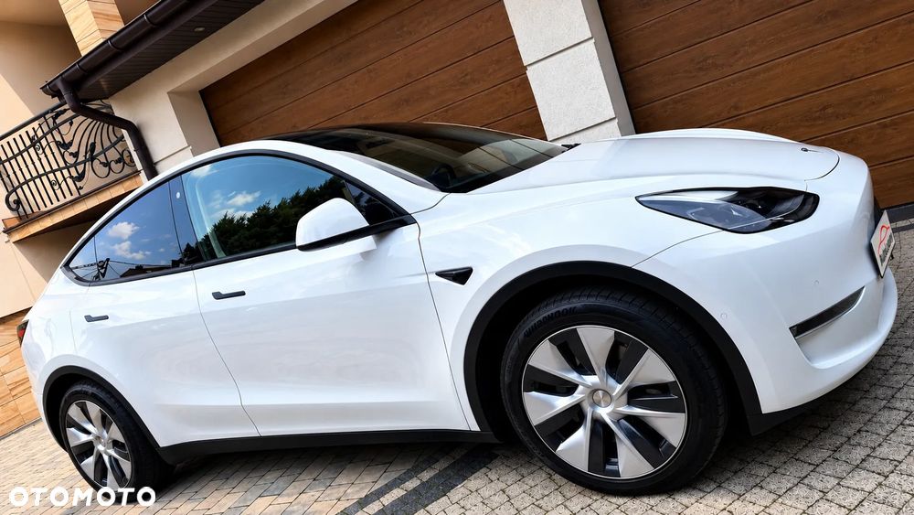 Tesla Model Y Long Range AWD - 8