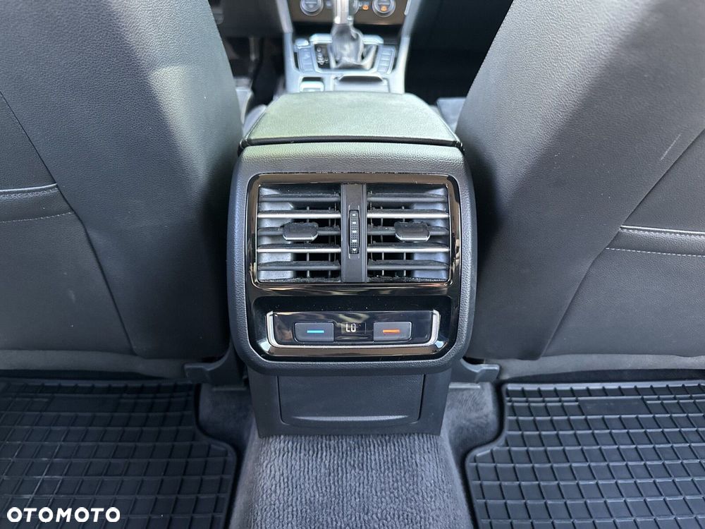 Volkswagen Passat - 37
