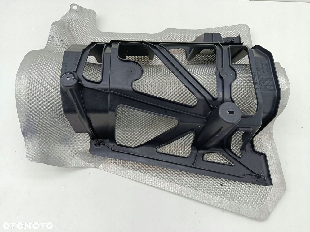 VOLVO XC 40 OSŁONA TERMICZNA MOCOWANIE 31694867 8889807945 - 6