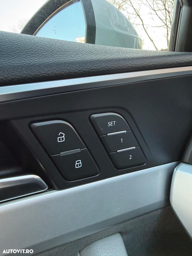 Audi A4 2.0 TDI DPF clean diesel multitronic S line Sportpaket - 32