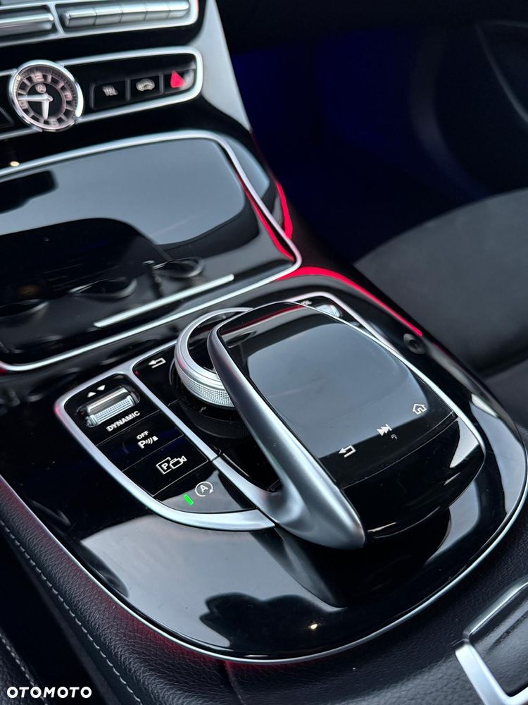 Mercedes-Benz Klasa E 220 d 4-Matic 9G-TRONIC - 17