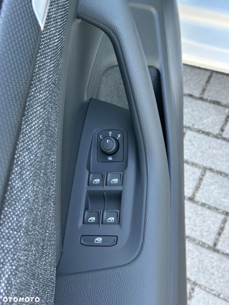 Skoda Superb 2.0 TDI SCR Essence DSG - 11