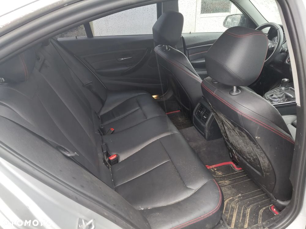 BMW Seria 3 320i Efficient Dynamics Edition Sport Line - 17