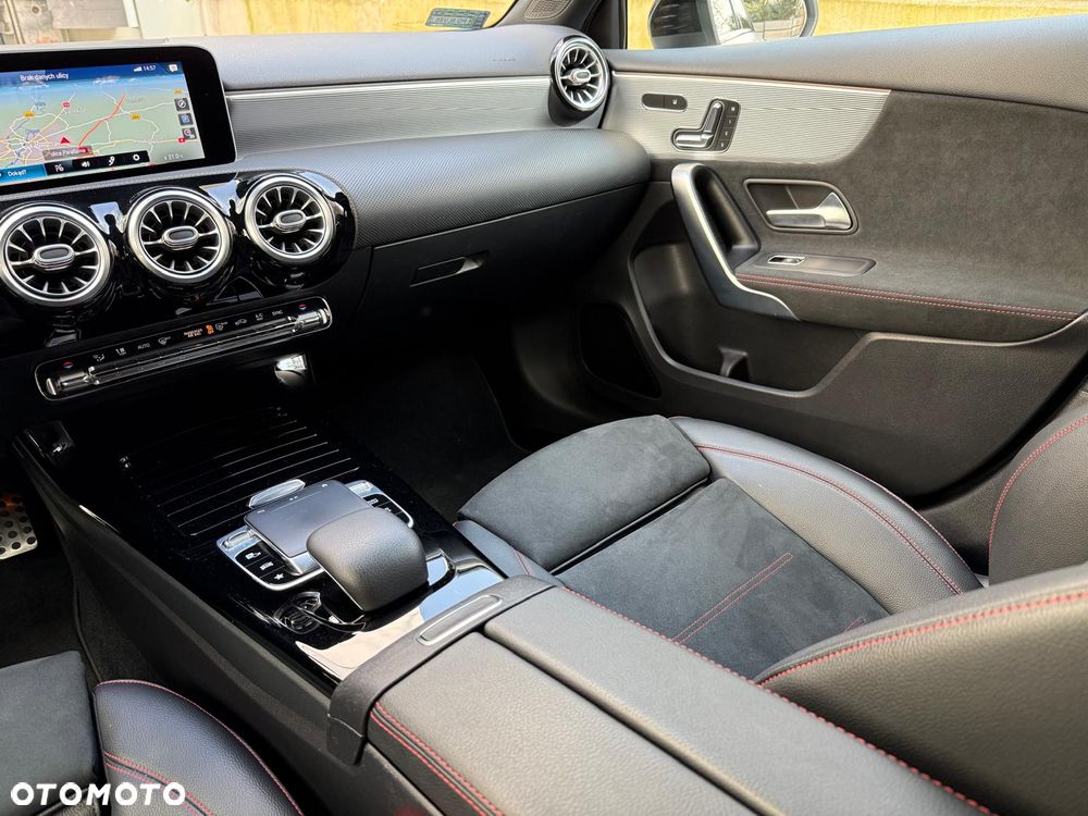 Mercedes-Benz Klasa A 220 4-Matic AMG Line 7G-DCT - 17