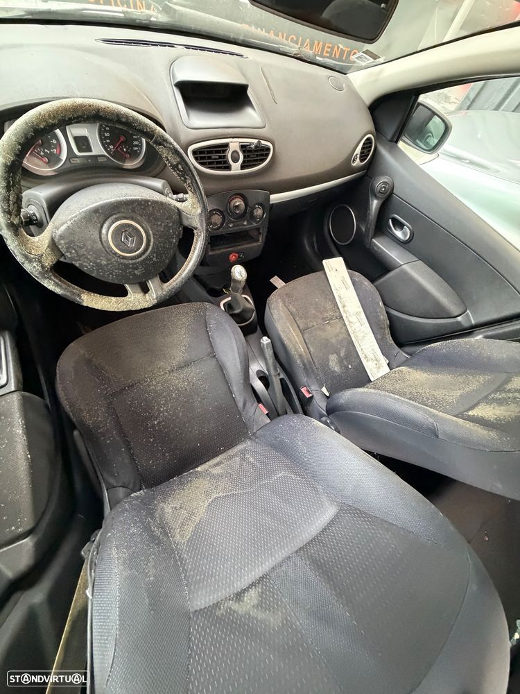 Renault Clio 1.2 16V Privilège - 3