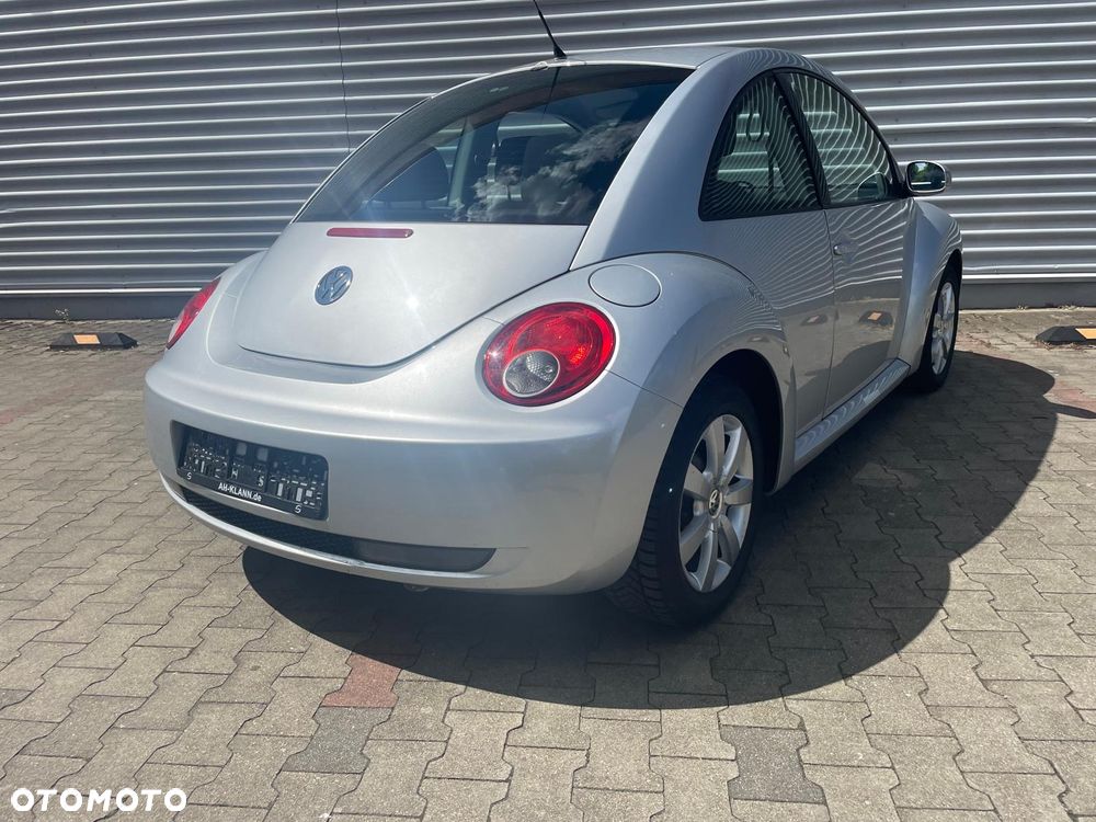 Volkswagen New Beetle - 9