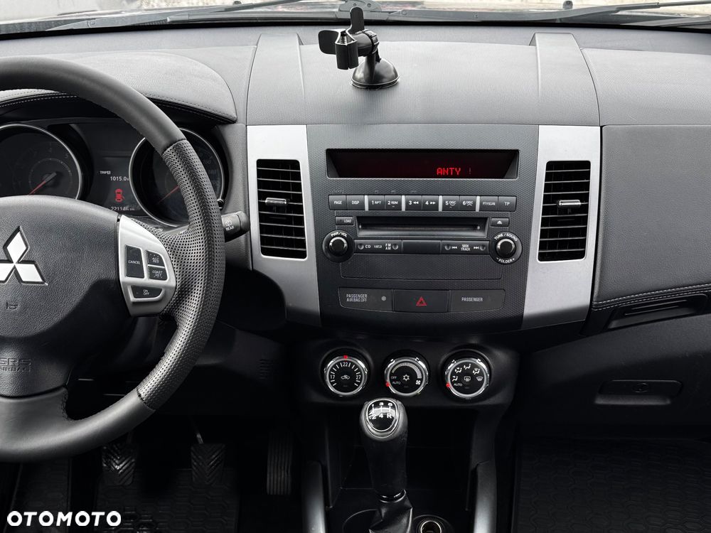 Mitsubishi Outlander 2.0 2WD Invite - 27