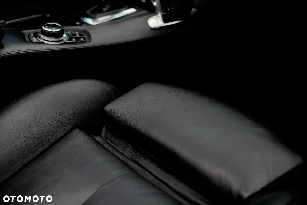 BMW Seria 6 650 i - 12