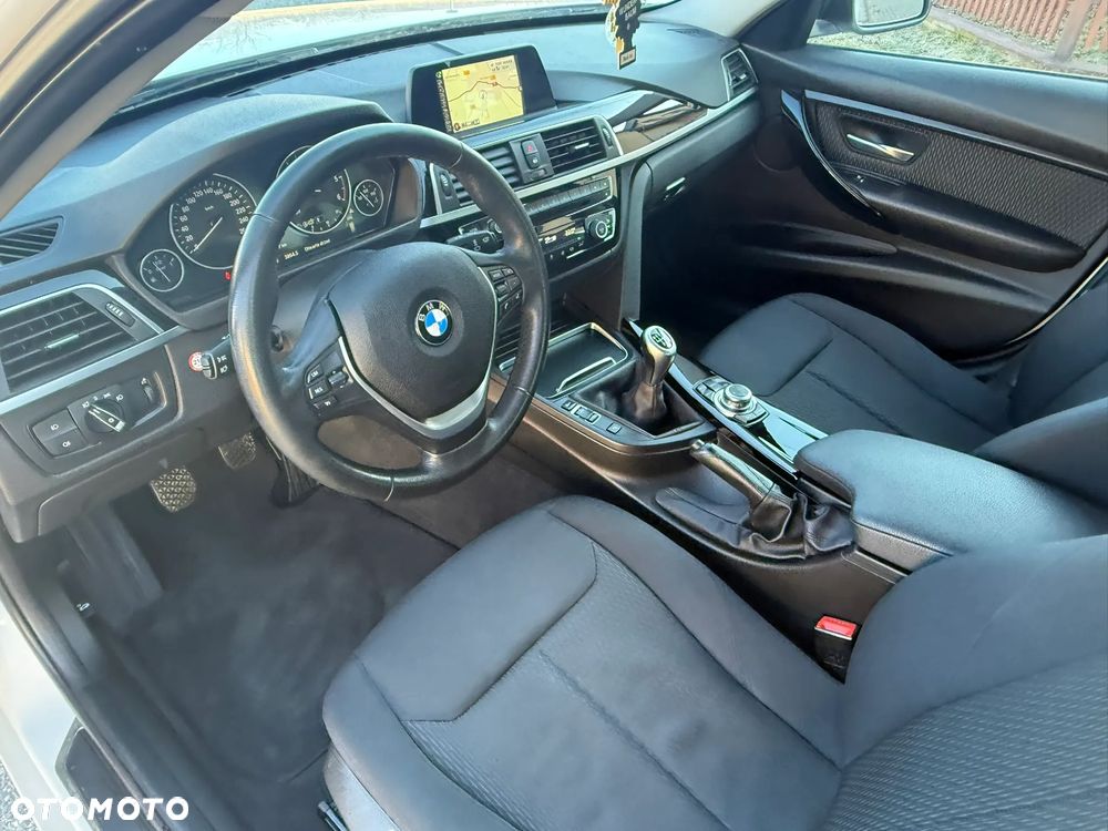 BMW Seria 3 318d M Sport Shadow - 24