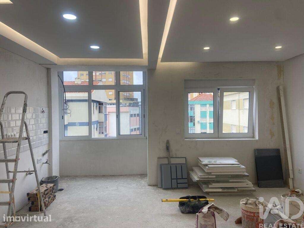 Apartamento T2 em Amora de 74 m2 - Grande imagem: 2/29