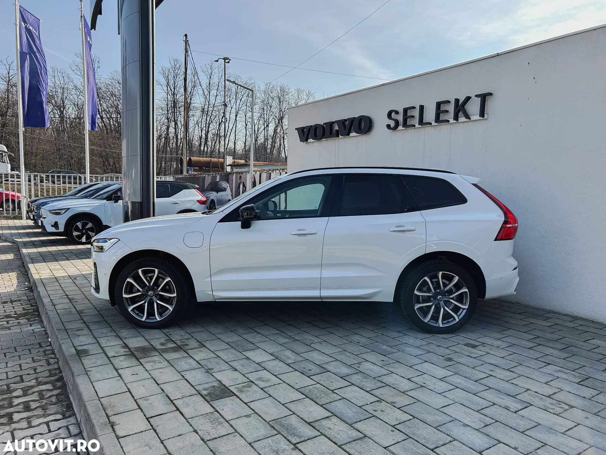 Volvo XC 60 Recharge T8 AWD AT Ultimate Dark - 3